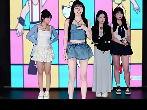 Snapshot of zhangqiqi1 chatting on 04/12/26, 02:44 zhangqiqi1 online show from 04/12/26, 02:44