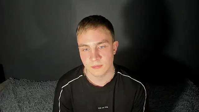 Snapshot of avrions chatting on 04/14/26, 02:01 avrions online show from 04/14/26, 02:01