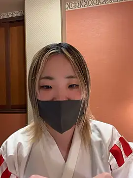 Snapshot of MITUKI0707 chatting on 04/11/26, 01:48 MITUKI0707 online show from 04/11/26, 01:48