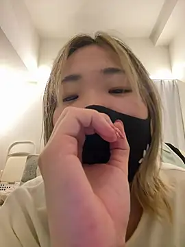 Snapshot of MITUKI0707 chatting on 04/13/26, 10:26 MITUKI0707 online show from 04/13/26, 10:26