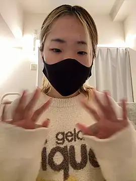 Snapshot of MITUKI0707 chatting on 04/16/26, 01:01 MITUKI0707 online show from 04/16/26, 01:01