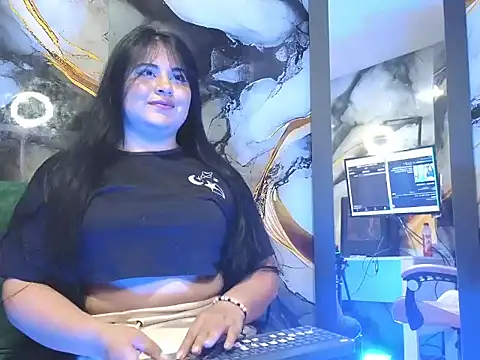 Snapshot of _angelcute16 chatting on 04/15/26, 11:50 angelcute16 online show from 04/15/26, 11:50