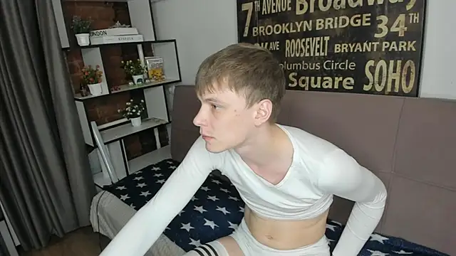 TwinkWhite online show from 05/19/26, 09:10