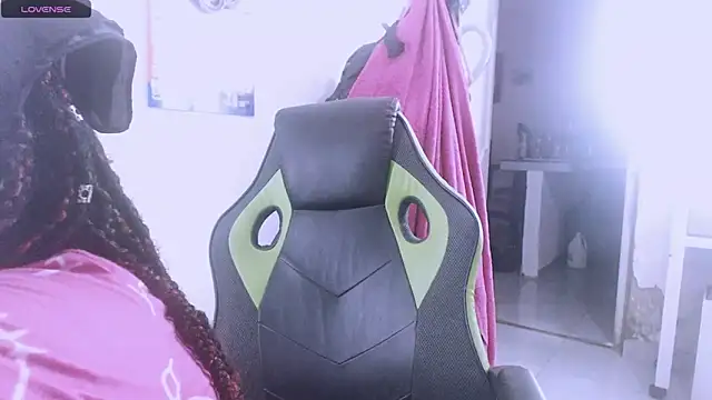 hotbrunettecasandra online show from 04/25/26, 10:07