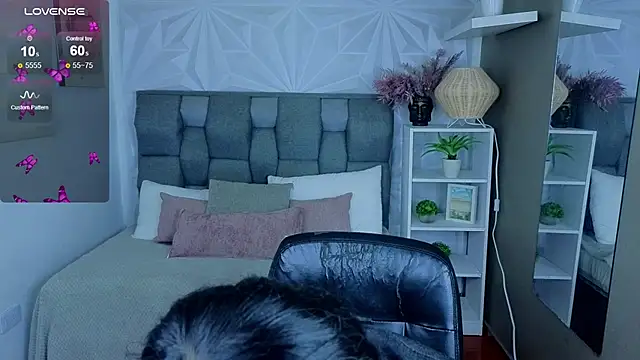 Snapshot of Perlaa_moon_ chatting on 07/15/26, 03:28 Perlaa moon online show from 07/15/26, 03:28