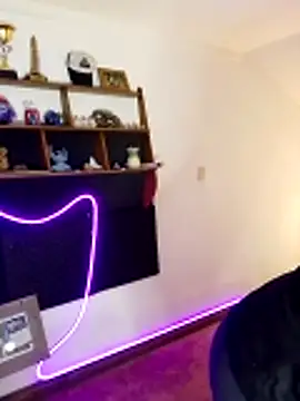 LauKiss online show from 04/16/26, 07:03