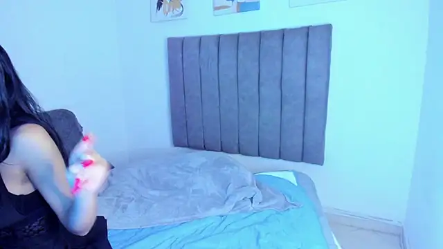 Snapshot of britanny_jones1 chatting on 04/12/26, 10:31 britanny jones1 online show from 04/12/26, 10:31