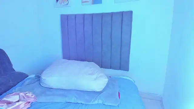 Snapshot of britanny_jones1 chatting on 04/15/26, 01:07 britanny jones1 online show from 04/15/26, 01:07