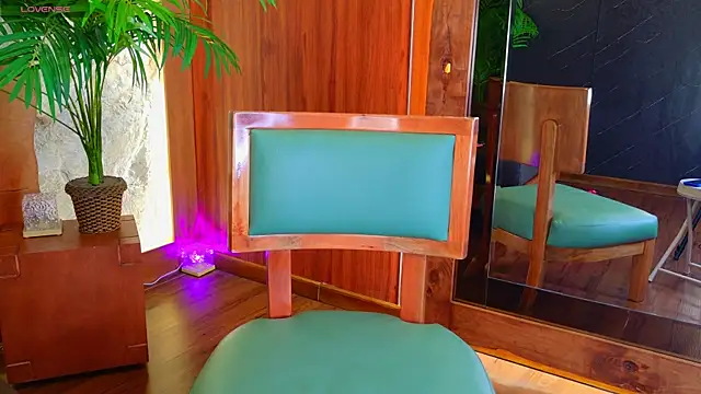 Snapshot of Miaa_cooper chatting on 04/13/26, 04:01 Miaa cooper online show from 04/13/26, 04:01