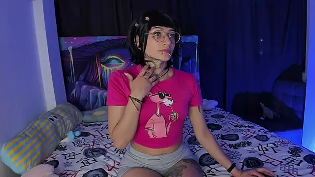 Snapshot of vibre__ chatting on 04/16/26, 12:11 vibre online show from 04/16/26, 12:11