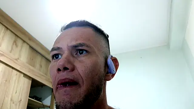 Snapshot of andrew_1520 chatting on 11/18/25, 08:35 andrew 1520 online show from 11/18/25, 08:35