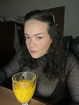 dayanestephany1 online show from 06/04/26, 08:15