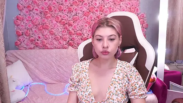 PinkyTrix online show from 06/02/26, 05:42