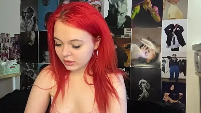 Snapshot of LaineRivett chatting on 04/15/26, 01:40 LaineRivett online show from 04/15/26, 01:40