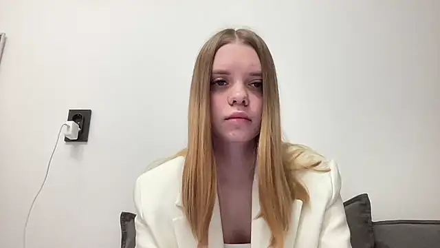 Moris 01  online show from 04/15/26, 04:19