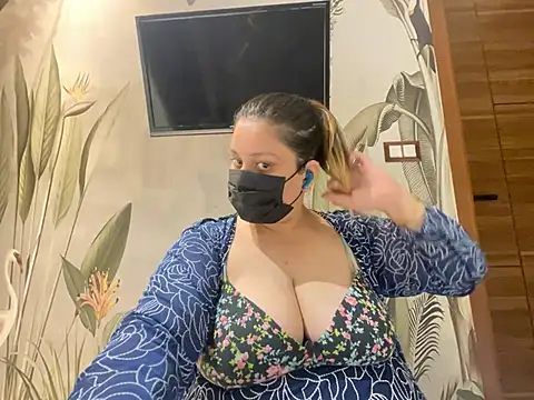 kavyasingh36 online show from 05/16/26, 12:51