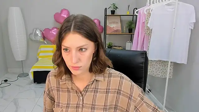 Freya Belis online show from 04/28/26, 10:09