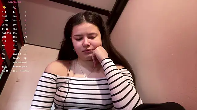 Snapshot of LonnaVandal chatting on 04/14/26, 10:54 LonnaVandal online show from 04/14/26, 10:54