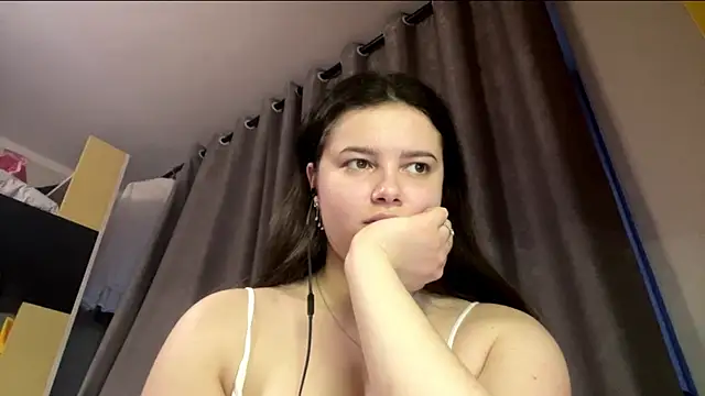 Snapshot of LonnaVandal chatting on 04/15/26, 05:42 LonnaVandal online show from 04/15/26, 05:42