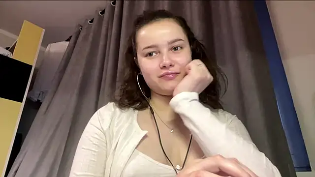 Snapshot of LonnaVandal chatting on 04/16/26, 05:47 LonnaVandal online show from 04/16/26, 05:47