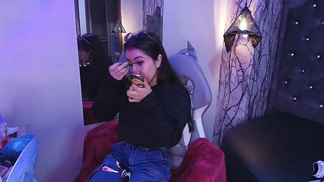 Snapshot of VictoriaSky_ chatting on 04/16/26, 11:33 VictoriaSky online show from 04/16/26, 11:33