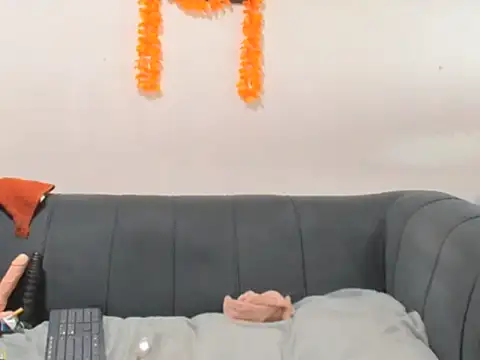 BUSTYQUEEN56  online show from 04/14/26, 02:01