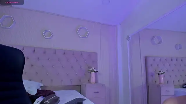 DeboraCopper  online show from 04/16/26, 05:19