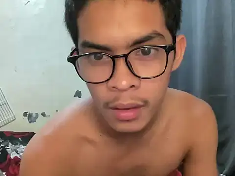 Snapshot of yourhotasian_jhonpol16 chatting on 04/14/26, 06:14 yourhotasian jhonpol16 online show from 04/14/26, 06:14