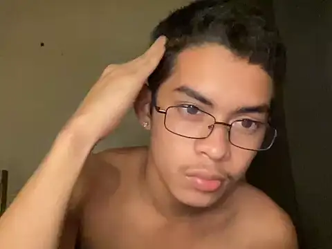 Snapshot of yourhotasian_jhonpol16 chatting on 04/16/26, 02:18 yourhotasian jhonpol16 online show from 04/16/26, 02:18