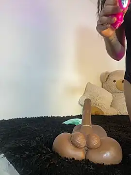 NohaBeyloun  online show from 04/12/26, 01:05