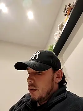 HugoEspada1 online show from 04/22/26, 03:31