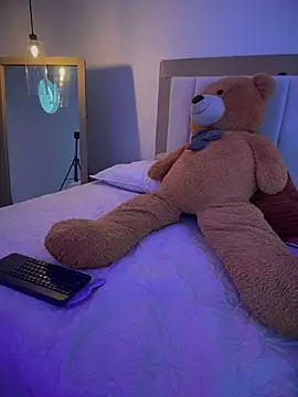 Iam Milly  online show from 04/15/26, 08:31