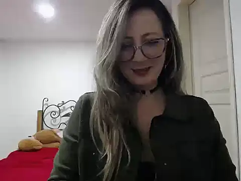 VALELUXX online show from 05/01/26, 04:28