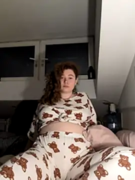 Snapshot of AmeliFoxi chatting on 04/15/26, 08:42 AmeliFoxi online show from 04/15/26, 08:42