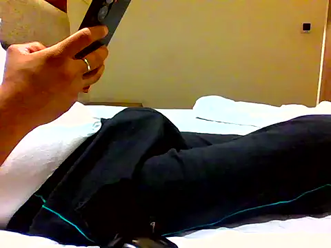 nikhil s25 online show from 04/15/26, 05:53