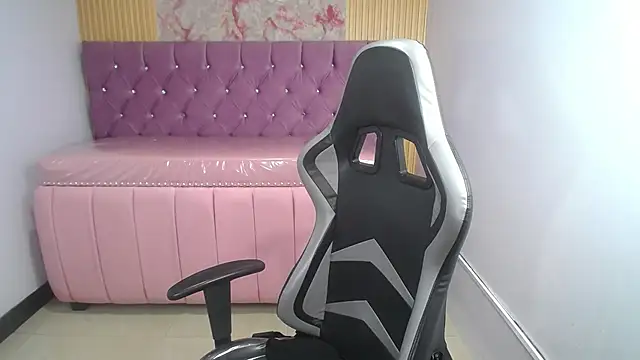 Snapshot of Kailee_ch chatting on 04/13/26, 01:05 Kailee ch online show from 04/13/26, 01:05