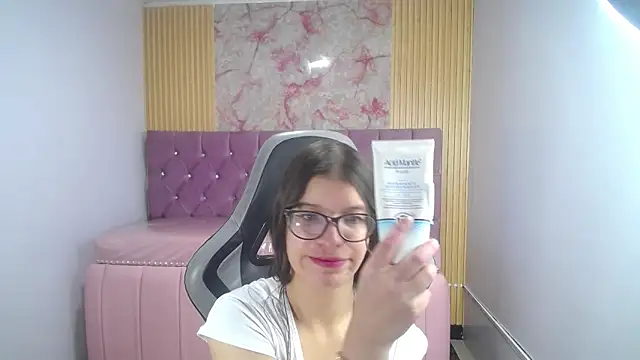 Snapshot of Kailee_ch chatting on 04/15/26, 01:07 Kailee ch online show from 04/15/26, 01:07