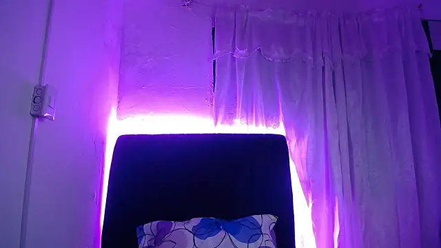 Snapshot of daira2006 chatting on 04/15/26, 03:02 daira2006 online show from 04/15/26, 03:02