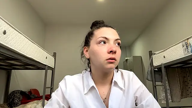 SharieLangan online show from 04/15/26, 03:52