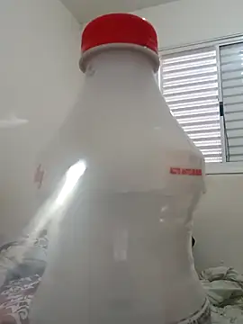 Snapshot of welltommy2001 chatting on 04/13/26, 02:11 welltommy2001 online show from 04/13/26, 02:11