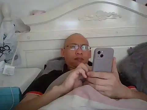 Snapshot of benly118 chatting on 04/14/26, 01:00 benly118 online show from 04/14/26, 01:00