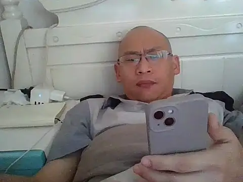 Snapshot of benly118 chatting on 04/15/26, 01:12 benly118 online show from 04/15/26, 01:12