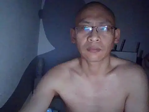 Snapshot of benly118 chatting on 04/15/26, 01:18 benly118 online show from 04/15/26, 01:18