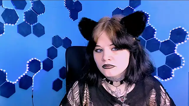 nikki kiss  online show from 05/08/26, 08:41