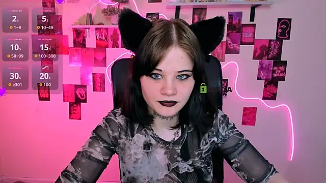 nikki kiss  online show from 05/22/26, 10:21