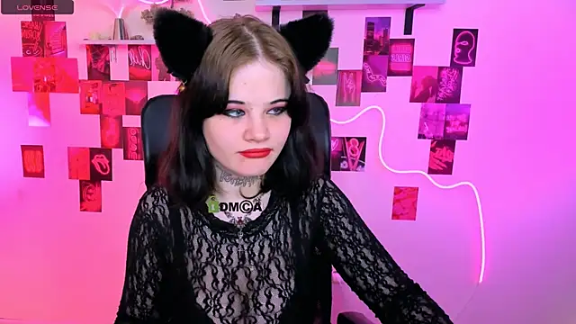 nikki kiss  online show from 05/27/26, 09:17