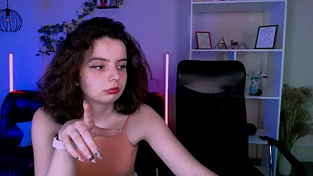 nikki kiss  online show from 06/01/26, 08:27