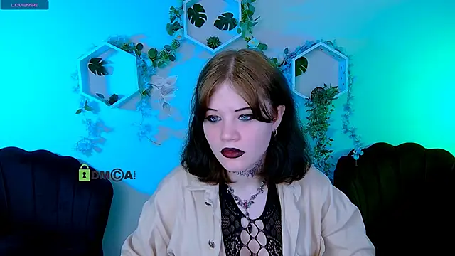 nikki kiss  online show from 06/12/26, 08:35