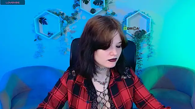 nikki kiss  online show from 06/22/26, 08:22
