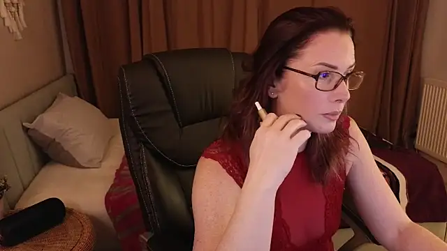 Snapshot of Sharon_Red chatting on 12/07/24, 06:37 Sharon Red online show from 12/07/24, 06:37